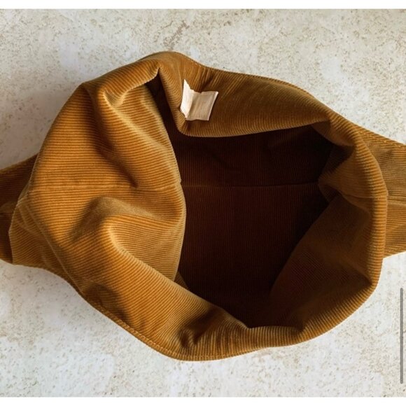 Merit Beauty Corduroy makeup bag - Picture 8 of 14